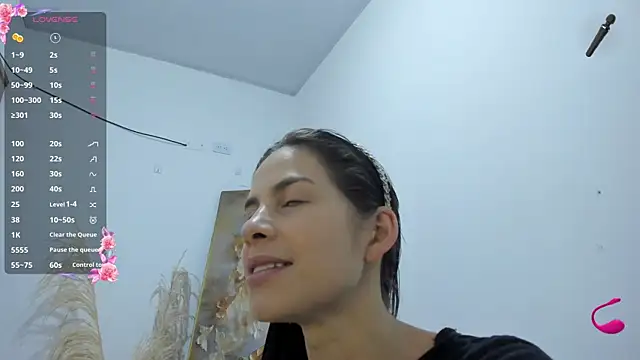 Snapshot of jessyegoldenn chatting on October 31, 2025, 4:25 pm jessyegoldenn online show from October 31, 2025, 4:25 pm