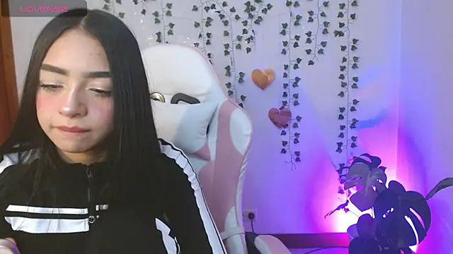Snapshot of hellokitty__valery chatting on July 12, 2026, 6:03 am hellokitty valery online show from July 12, 2026, 6:03 am