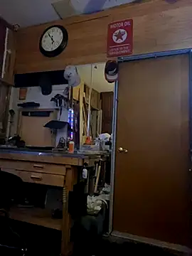 Polaroid White online show from October 23, 2025, 5:50 am