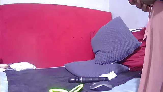 tasha97x online show from November 1, 2025, 5:47 am