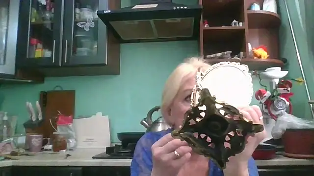 Snapshot of Heidi-Helga chatting on February 6, 2026, 5:47 am Heidi-Helga online show from February 6, 2026, 5:47 am