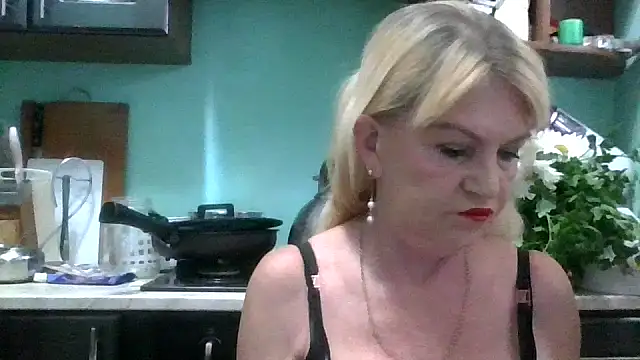Snapshot of Heidi-Helga chatting on September 25, 2025, 4:40 am Heidi-Helga online show from September 25, 2025, 4:40 am