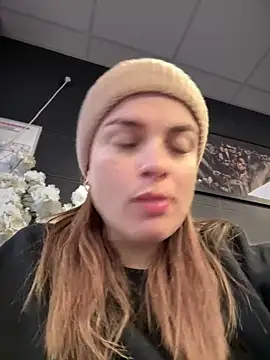 Snapshot of gynna_kimera chatting on December 23, 2025, 10:03 am gynna kimera online show from December 23, 2025, 10:03 am