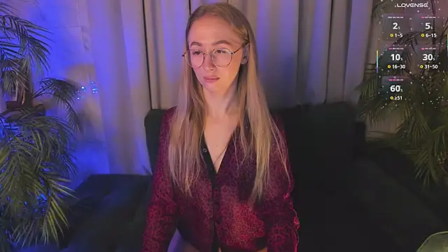 VictoriaLights online show from December 17, 2025, 5:56 am