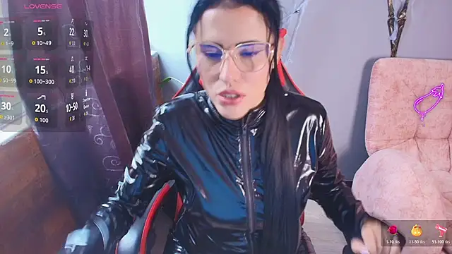 SophiTay online show from November 4, 2025, 6:33 pm