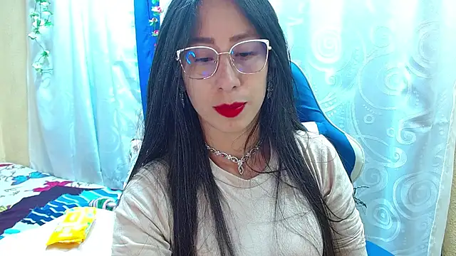 Snapshot of Gia_leinn chatting on November 22, 2025, 12:43 am Gia leinn online show from November 22, 2025, 12:43 am