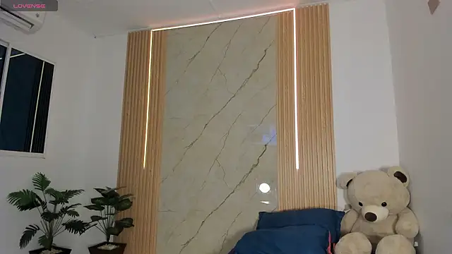 flor herrera01 online show from April 2, 2026, 6:31 am