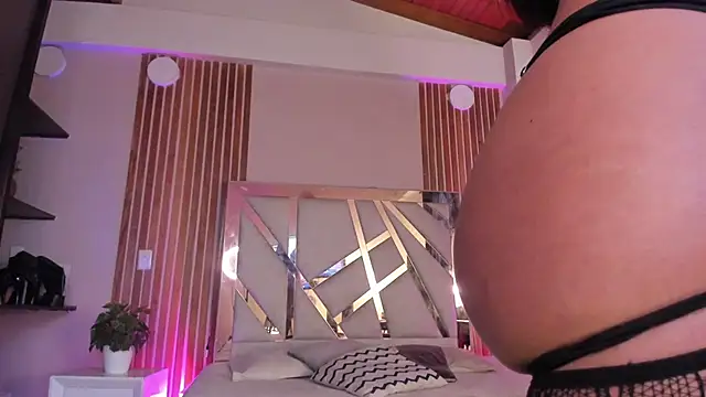 Snapshot of sweetviolet__ chatting on January 10, 2026, 12:22 pm sweetviolet online show from January 10, 2026, 12:22 pm