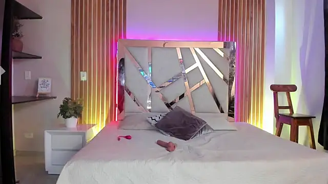 sweetviolet   online show from September 10, 2025, 12:37 pm