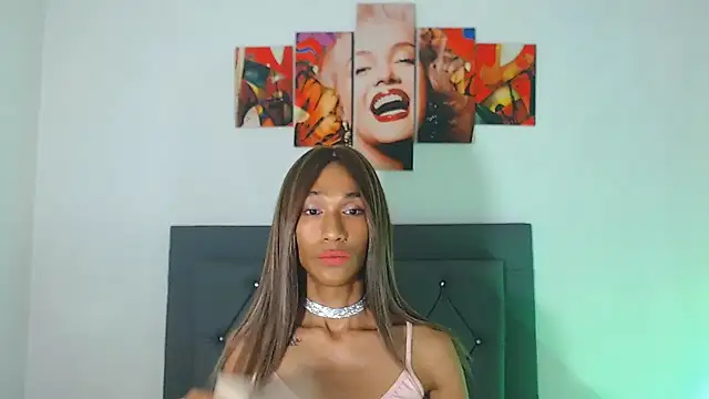 Snapshot of red_veltet chatting on April 19, 2026, 6:43 pm red veltet online show from April 19, 2026, 6:43 pm
