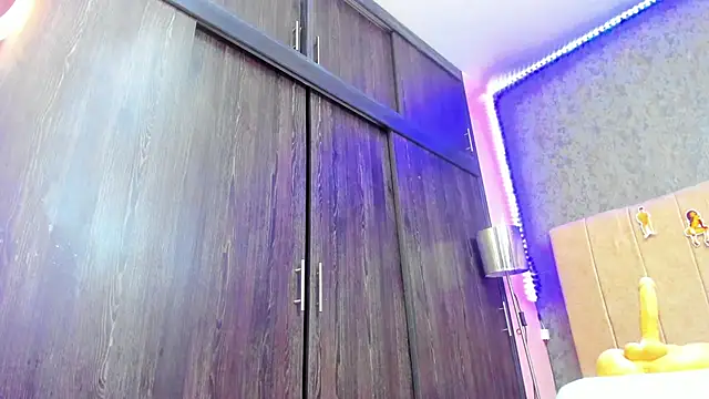 Snapshot of ava-am chatting on December 18, 2025, 2:16 am ava-am online show from December 18, 2025, 2:16 am