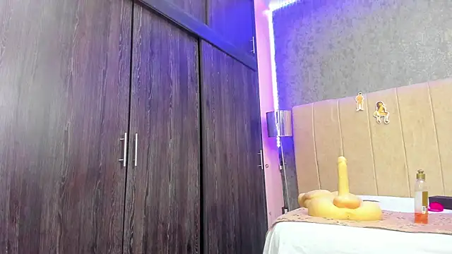 Snapshot of ava-am chatting on November 12, 2025, 3:43 am ava-am online show from November 12, 2025, 3:43 am