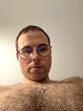 Snapshot of Simonudist chatting on December 16, 2025, 8:24 pm Simonudist online show from December 16, 2025, 8:24 pm