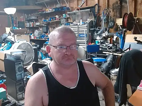 Randomoldguy615 online show from October 9, 2025, 12:44 am