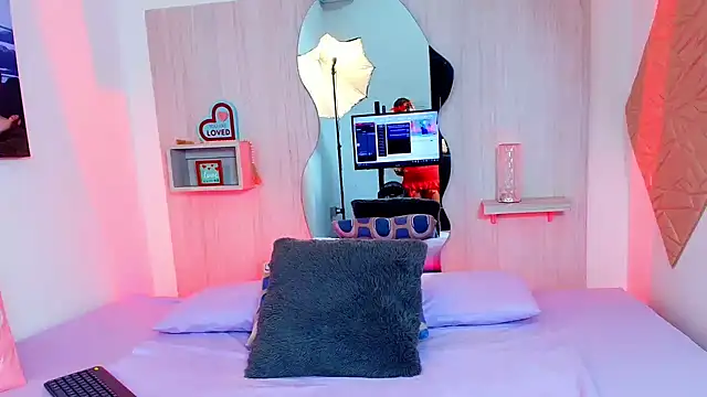 Snapshot of ZaraRousse chatting on October 9, 2025, 3:29 am ZaraRousse online show from October 9, 2025, 3:29 am