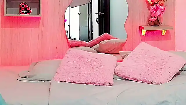 Snapshot of ZaraRousse chatting on December 18, 2025, 2:49 am ZaraRousse online show from December 18, 2025, 2:49 am