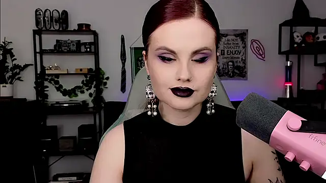 Della Ideal online show from March 22, 2026, 6:31 pm