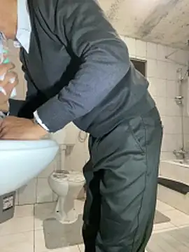 rogerdik76 online show from February 9, 2026, 6:22 am