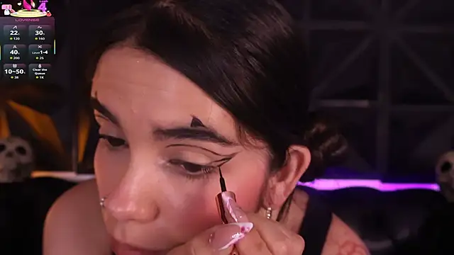 DaphneGlas online show from October 31, 2025, 1:08 pm