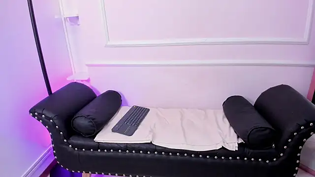 DaphneGlas online show from March 14, 2025, 9:57 am