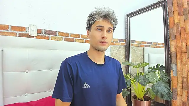 Snapshot of buddy_whitte chatting on September 17, 2025, 12:18 pm buddy whitte online show from September 17, 2025, 12:18 pm