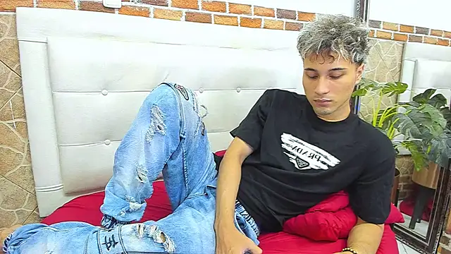 Snapshot of buddy_whitte chatting on September 10, 2025, 12:15 pm buddy whitte online show from September 10, 2025, 12:15 pm