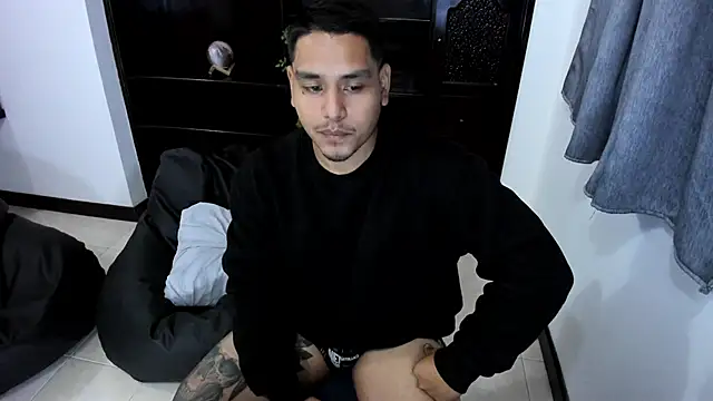 Snapshot of maxflurry_ chatting on March 6, 2025, 5:03 am maxflurry  online show from March 6, 2025, 5:03 am