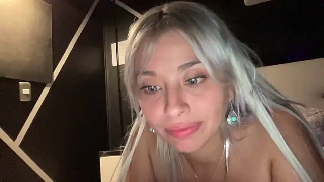 WhiteSnow09 online show from February 28, 2025, 1:05 am