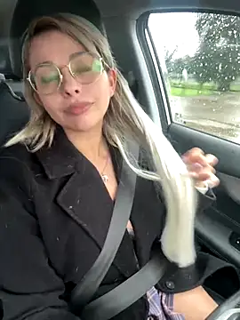 WhiteSnow09 online show from September 19, 2025, 8:24 pm