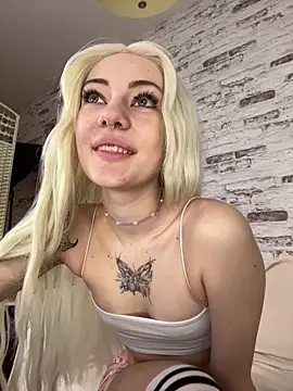 Snapshot of MeryWeaver chatting on March 6, 2026, 10:49 pm MeryWeaver online show from March 6, 2026, 10:49 pm