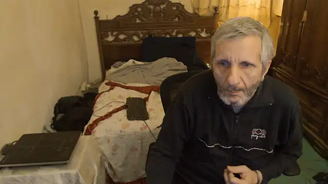 maxdaddy690 online show from December 22, 2025, 2:39 pm