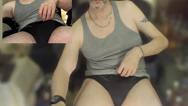 maxdaddy690 online show from May 4, 2026, 10:01 pm