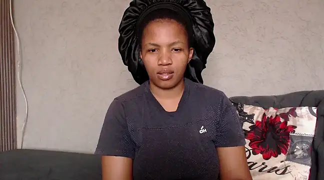 xMiAmor online show from March 18, 2025, 8:17 am