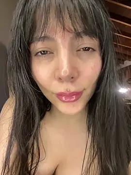 Snapshot of OhPolie_ chatting on March 21, 2025, 1:24 am OhPolie online show from March 21, 2025, 1:24 am