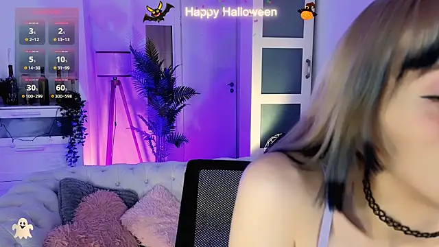 Snapshot of Cherry_Bite chatting on November 5, 2025, 8:45 pm Cherry Bite online show from November 5, 2025, 8:45 pm