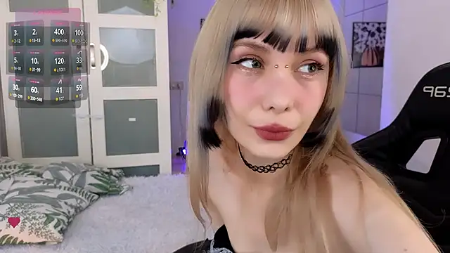 Snapshot of Cherry_Bite chatting on November 7, 2025, 9:41 pm Cherry Bite online show from November 7, 2025, 9:41 pm