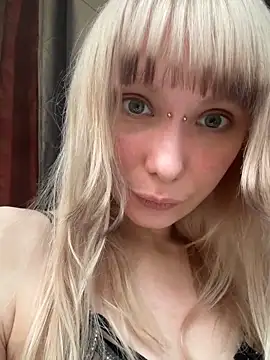 Snapshot of Cherry_Bite chatting on November 30, 2025, 10:05 am Cherry Bite online show from November 30, 2025, 10:05 am