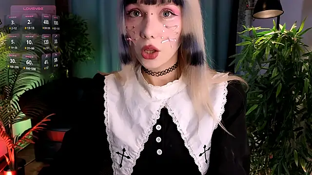 Snapshot of Cherry_Bite chatting on November 1, 2025, 11:09 pm Cherry Bite online show from November 1, 2025, 11:09 pm