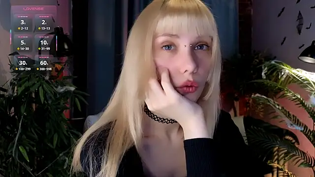 Snapshot of Cherry_Bite chatting on October 22, 2025, 9:46 pm Cherry Bite online show from October 22, 2025, 9:46 pm