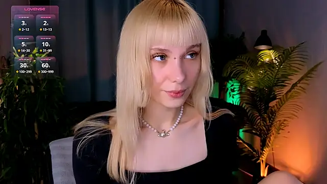 Snapshot of Cherry_Bite chatting on September 27, 2025, 10:38 pm Cherry Bite online show from September 27, 2025, 10:38 pm