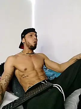 Snapshot of morenosiam chatting on March 14, 2026, 5:35 am morenosiam online show from March 14, 2026, 5:35 am