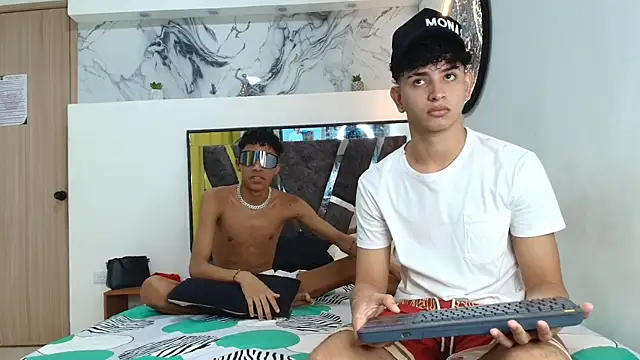 Snapshot of KING_OFF_BOYS chatting on September 23, 2025, 1:18 pm KING OFF BOYS online show from September 23, 2025, 1:18 pm