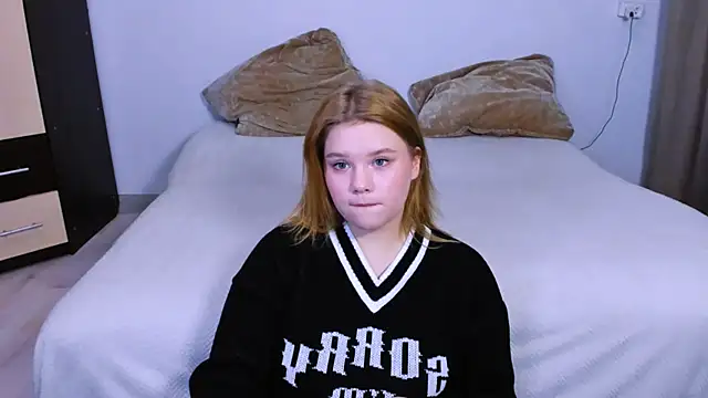 LaseyMoon online show from October 4, 2025, 11:12 am