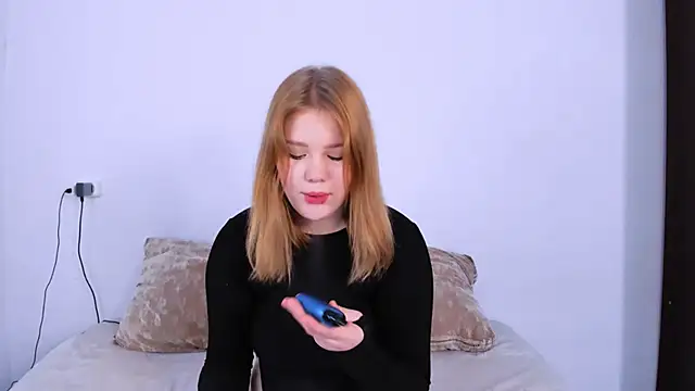 LaseyMoon online show from October 25, 2025, 2:11 am