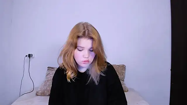 LaseyMoon online show from October 27, 2025, 10:33 pm