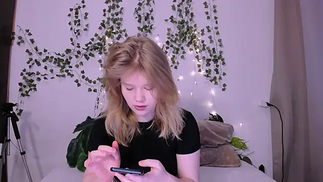 LaseyMoon online show from March 14, 2025, 1:16 am