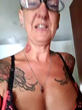 Snapshot of Emma_Milf25 chatting on July 15, 2026, 10:11 am Emma Milf25 online show from July 15, 2026, 10:11 am