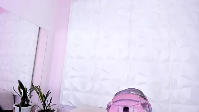 Snapshot of Valeriagomez_ chatting on October 28, 2025, 12:15 pm Valeriagomez online show from October 28, 2025, 12:15 pm