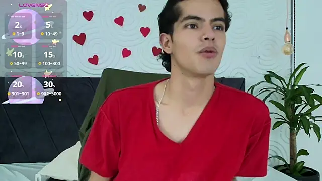Snapshot of Maximoherrera_16 chatting on May 20, 2026, 12:46 pm Maximoherrera 16 online show from May 20, 2026, 12:46 pm