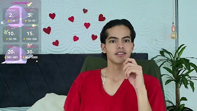Snapshot of Maximoherrera_16 chatting on May 4, 2026, 1:03 pm Maximoherrera 16 online show from May 4, 2026, 1:03 pm